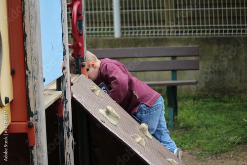 enfant qui joue