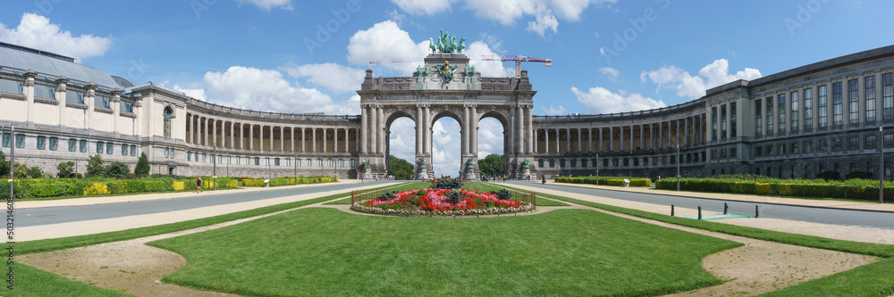Obraz na płótnie Parc du Cinquantenaire with the Triumphal Arch built for Belgian independence Brussels, Belgium w salonie