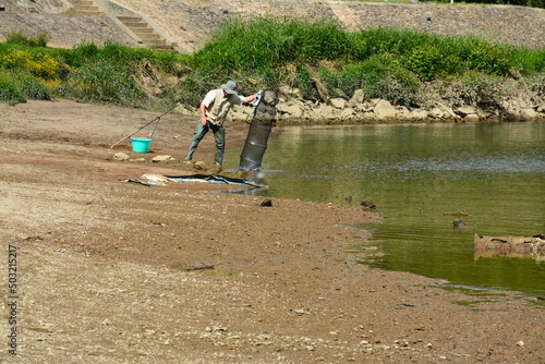 Mauves-sur-Loire - Pêcheur en bord de Loire