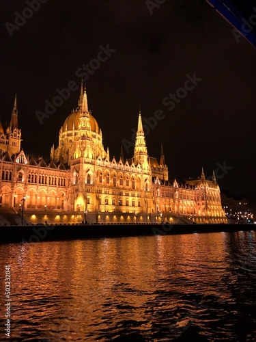 hungarian parliament at night
