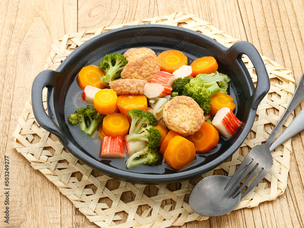 Sapo tahu, chinese food made with tofu, vegetables and seafood.
Sapo tahu, chinese food made with tofu, vegetables and seafood.