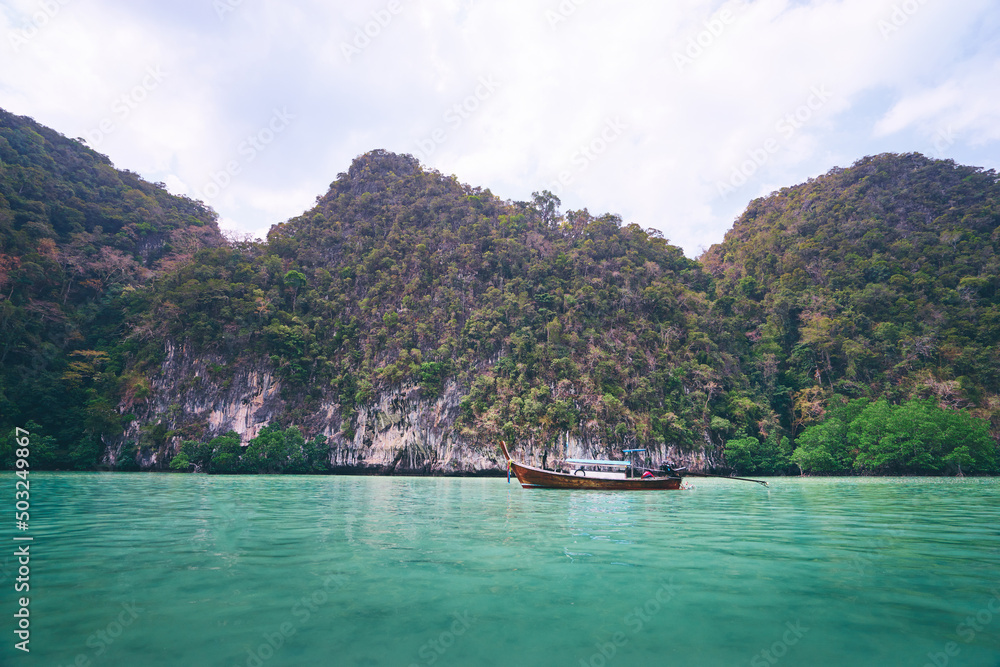 Obraz premium Vacation on island. Beautiful landscape with sea, boat and rocks.