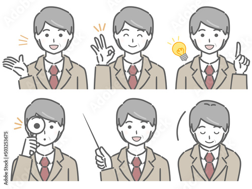 解説するスーツの中年男性