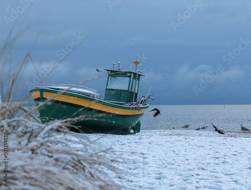Kuter rybacki nad morzem Bałtyckim