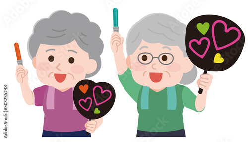 コンサートで推し活を楽しそうにするシニア女性　イラスト