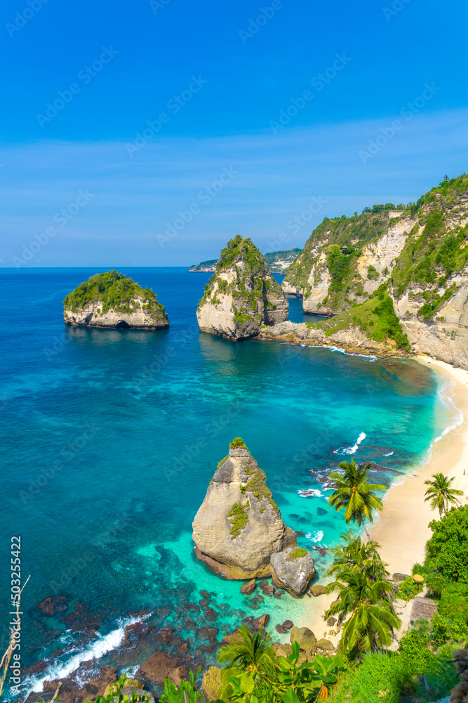 Diamond Beach – Most Beautiful Beach on Nusa Penida in Bali. 