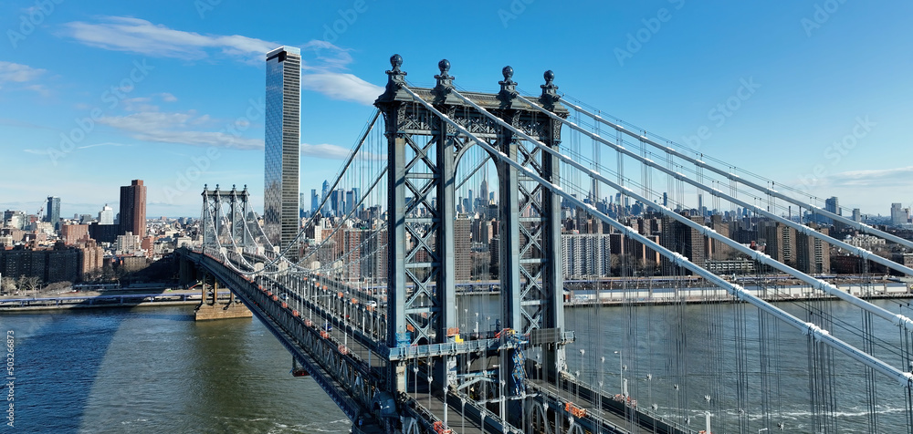 Fototapeta premium skyline behind Manhattan Bridge New York City NYC