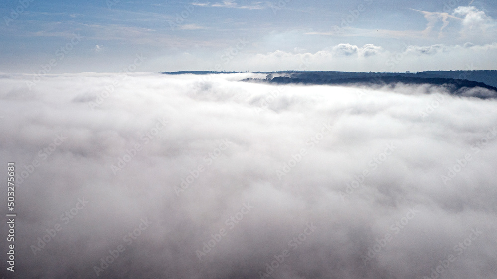 Au dessus du plafond des nuages Au dessus du plafond des nuages