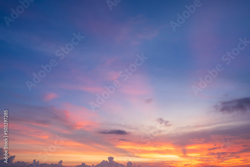 Canvas Print Beautiful dramatic and colorful sky at sunset over the sea