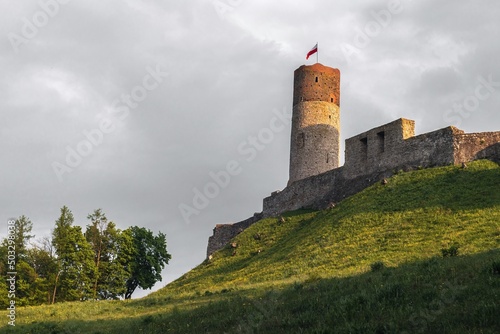 Obraz na płótnie Scenic summer evening landscape of Chęciny Castle (Kielce County, Świętokrzyskie Voivodeship) in Poland w salonie