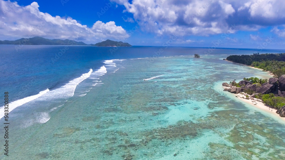 Obraz premium Coral Reef from drone. Seychelles beach and rocks on a sunny day