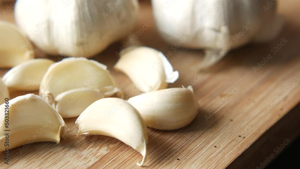 close up pf garlic on chopping board on table close up pf garlic on chopping board on table