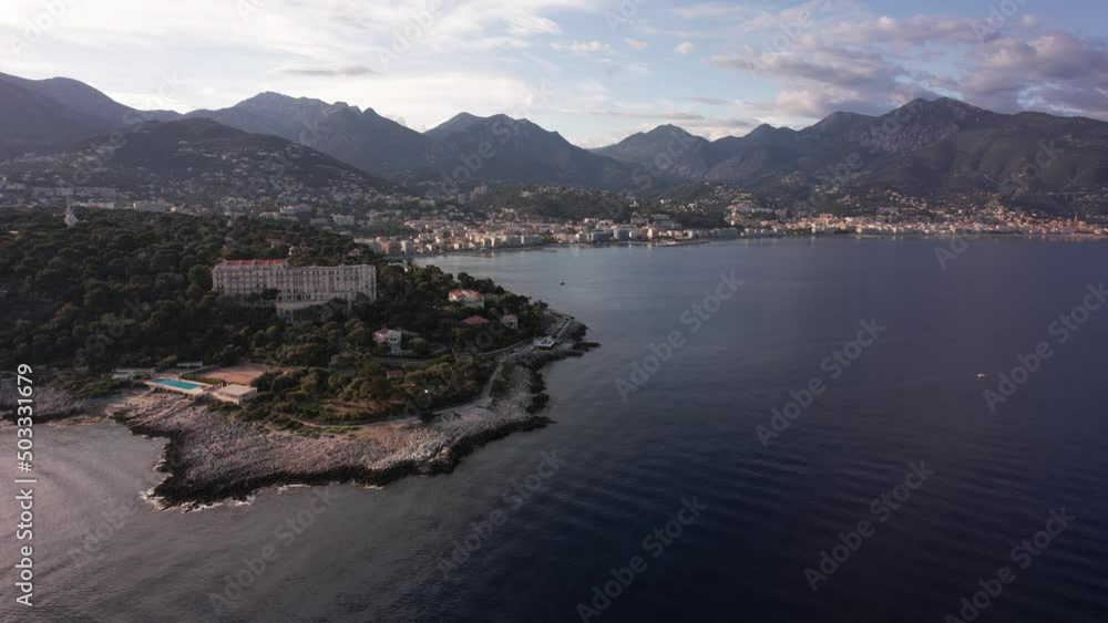 vue aérienne en fin de journée sur le Cap-Martin et Menton - Alpes-Maritimes vue aérienne en fin de journée sur le Cap-Martin et Menton - Alpes-Maritimes
