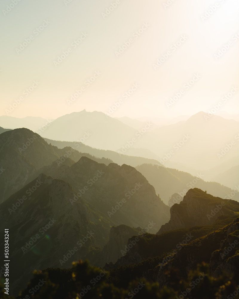 Goldene Stunde in den Bergen Österreichs
