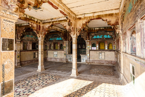 Rich decorated hall inside of Bundi palace in Rajasthan, India, Asia © jeeweevh