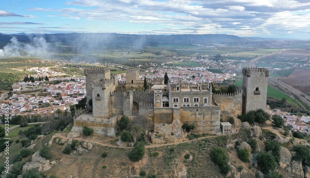 survol du château d'Almodovar Del rio près de Cordoue le long du Guadalquivir