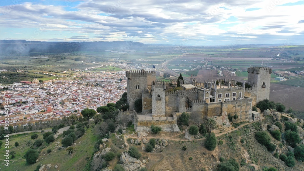 survol du château d'Almodovar Del rio près de Cordoue le long du Guadalquivir