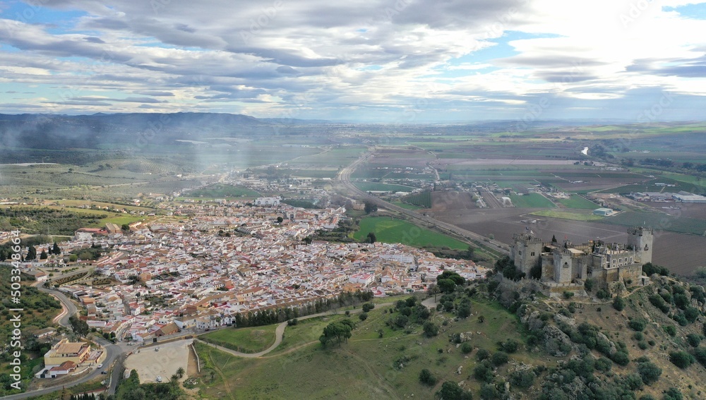 survol du château d'Almodovar Del rio près de Cordoue le long du Guadalquivir