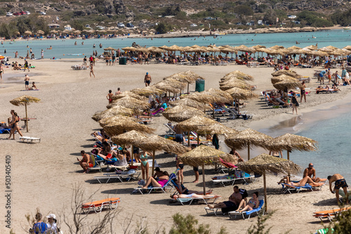 Fototapeta Naklejka Na Ścianę i Meble -   People relaxing on the famous pink coral beach of Elafonisi on Crete, Mediterannean sea, Greece