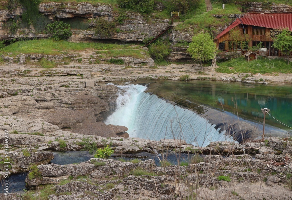 Krajobraz z wodospadem Niagara w Czarnogórze - obrazy, fototapety, plakaty 
