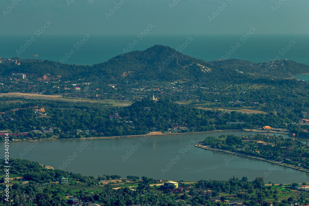 Obraz premium panoramic background of high mountain scenery, overlooking the atmosphere of the sea, trees and wind blowing in a cool blur, spontaneous beauty