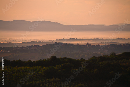 Chianti paesaggio all'alba. Toscana, Italy