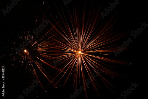 Wallpaper Mural Photo de deux feux d'artifices, effets pyrotechniques  Torontodigital.ca