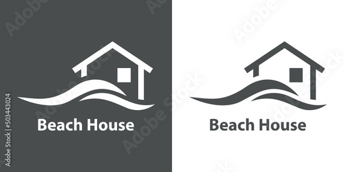 Logotipo con texto Beach House con silueta de casa con olas con líneas en fondo gris y fondo blanco