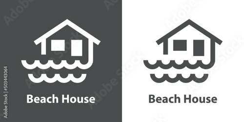 Logotipo con texto Beach House con silueta de casa con olas con líneas en fondo gris y fondo blanco