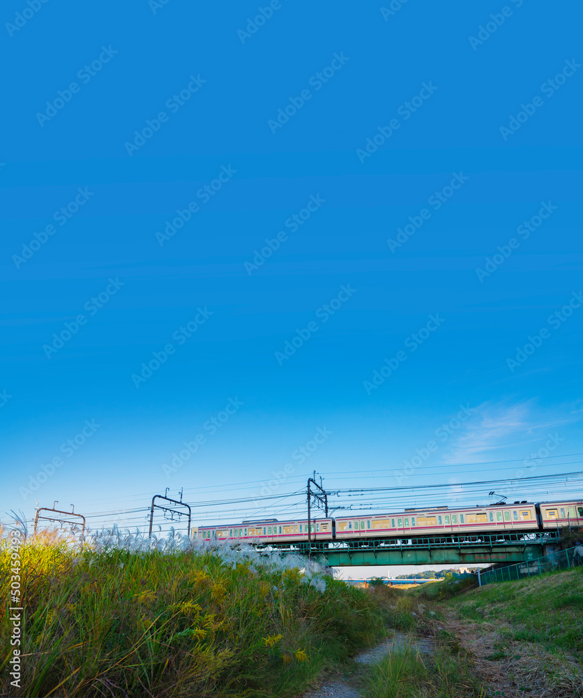 京王線 聖蹟桜ヶ丘 多摩川橋梁 電車 青空 多摩川 京王線 聖蹟桜ヶ丘 多摩川橋梁 電車 青空 多摩川