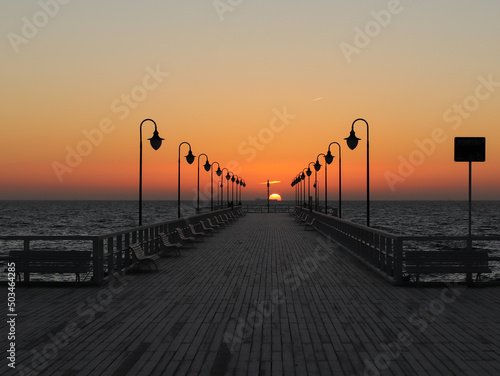 Fototapeta Naklejka Na Ścianę i Meble -  Wschód słońca nad morzem Bałtyckim