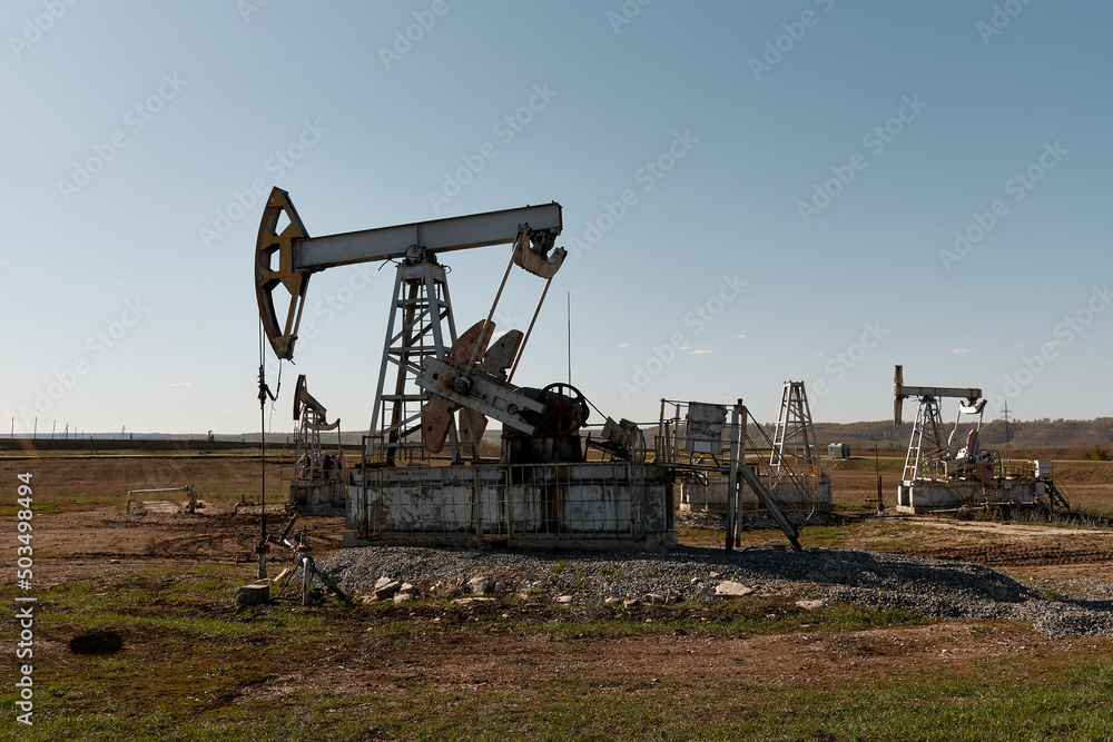 Technological oil and gas production. Production, transportation and processing of oil and gas. Production for the world's population Technological oil and gas production. Production, transportation and processing of oil and gas. Production for the world's population