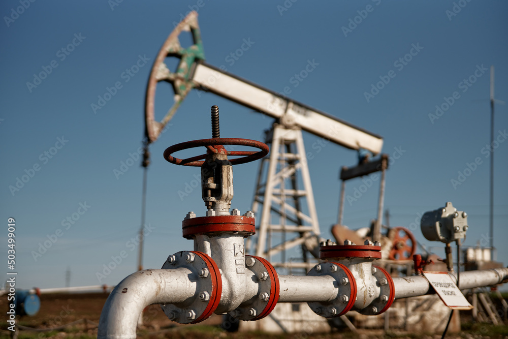 Technological oil and gas production. Production, transportation and processing of oil and gas. Production for the world's population Technological oil and gas production. Production, transportation and processing of oil and gas. Production for the world's population
