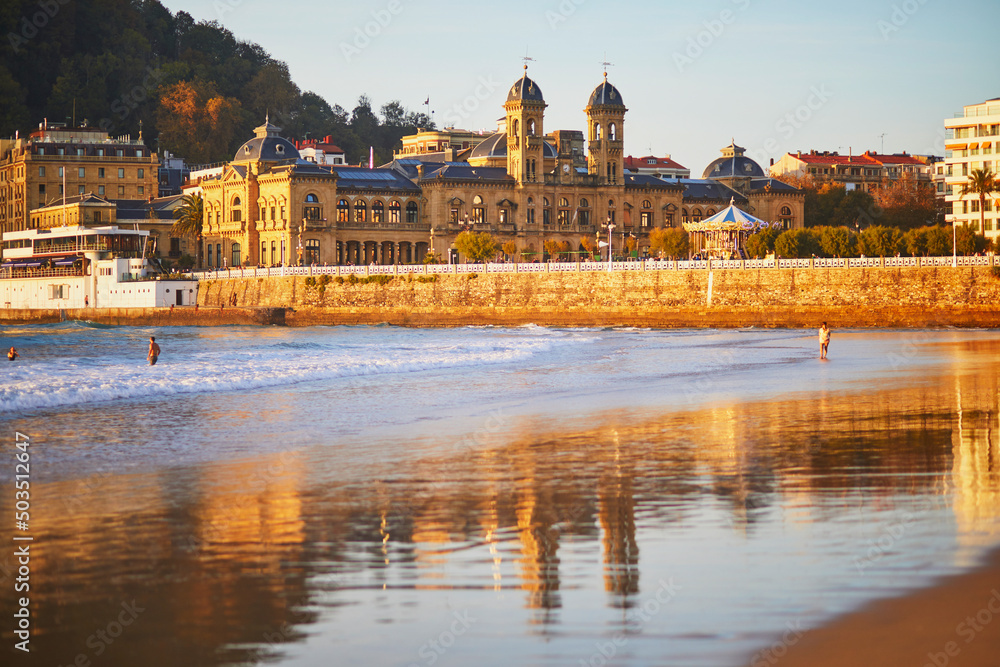 Fototapeta premium Scenic view of La Concha beach in San Sebastian, Basque Country, Spain