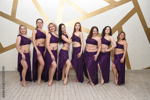 Fotografija A group of beautiful girls in the outfits of oriental dancers in the studio stan
