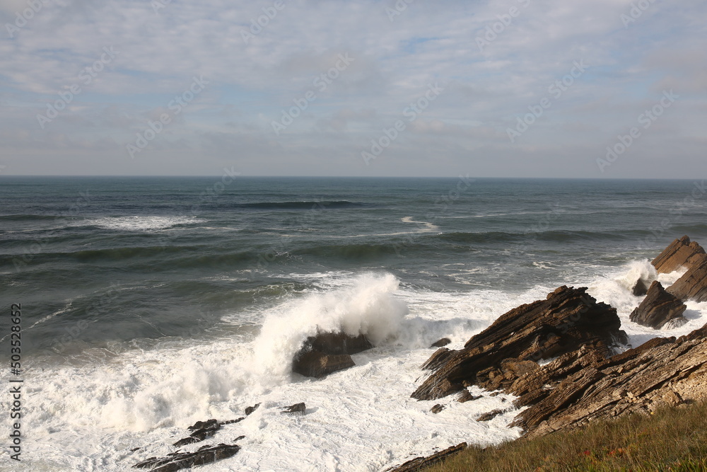 Fototapeta premium waves crashing on rocks Portugal 