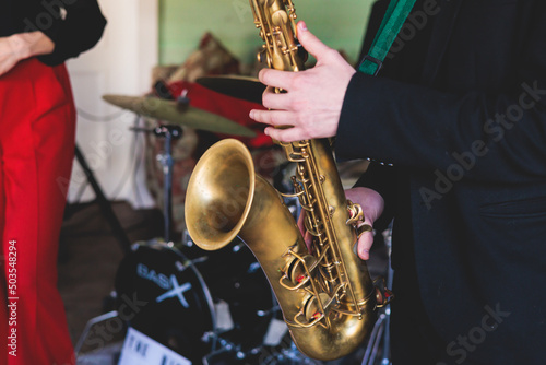 Canvas Print Concert view of saxophonist, saxophone sax player with vocalist and musical duri