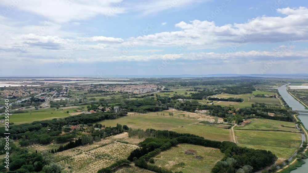 Fototapeta premium vue aérienne La Tour Carbonnière en Petite Camargue. Saint-Laurent-d'Aigouze. Près d'Aigues-Mortes. France, Gard, région Occitanie.