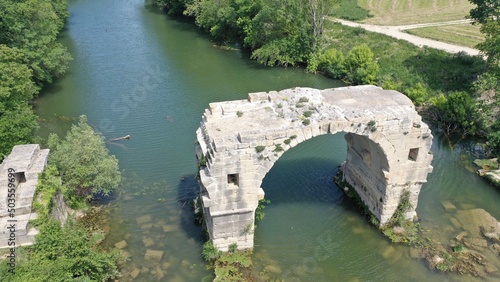 survol de la via domitia dans le Gard, sud de la France au bord du Vidourle