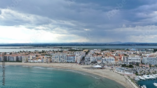 survol du port de Palavas-les-Flots près de Montpellier au bord de la mer méditerranée dans le sud de la France 