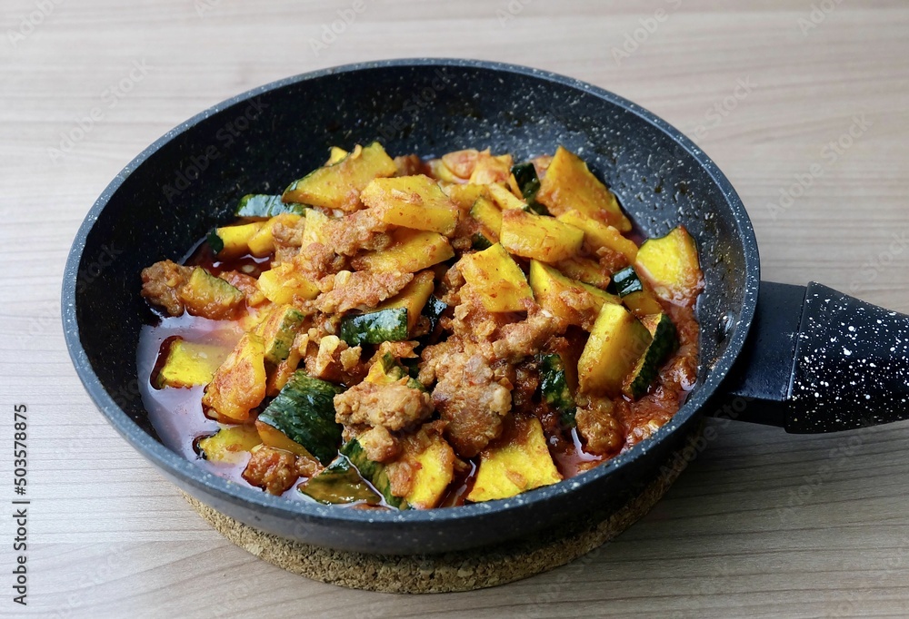 Spicy Red Curry with Minced Pork and Chopped Pumpkin Spicy Red Curry with Minced Pork and Chopped Pumpkin