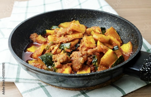 Spicy Red Curry with Minced Pork and Chopped Pumpkin