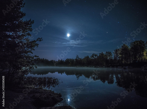 Fototapeta Naklejka Na Ścianę i Meble -  Beautiful view of the lake reflecting the night sky.
