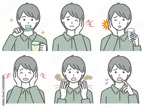 口の中に異常がある私服の若い男性