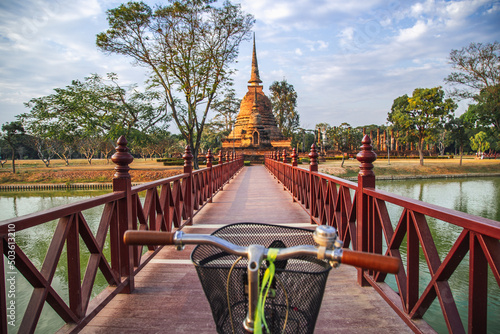 Canvas Print Bicycle in Wat Sra Sri or Wat Sa Si in Sukhothai historical park in Thailand