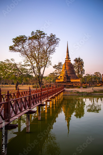 Fotografie, Obraz Wat Sra Sri or Wat Sa Si in Sukhothai historical park in Thailand