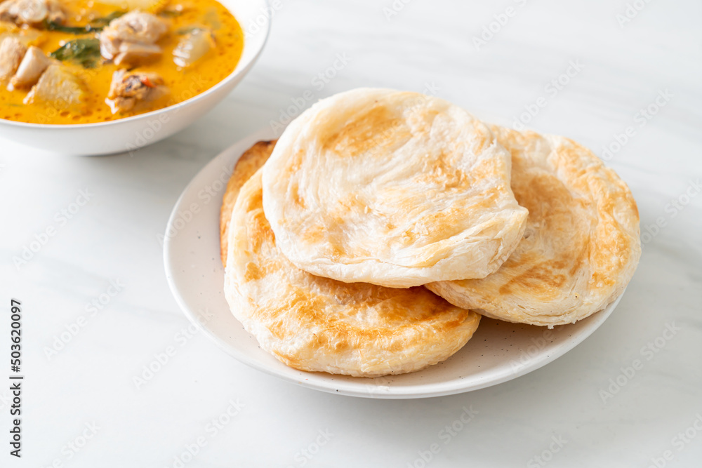 Chicken curry soup with roti