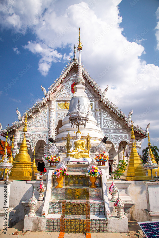 Fototapeta premium Wat Chiang Rai in Lampang, Thailand