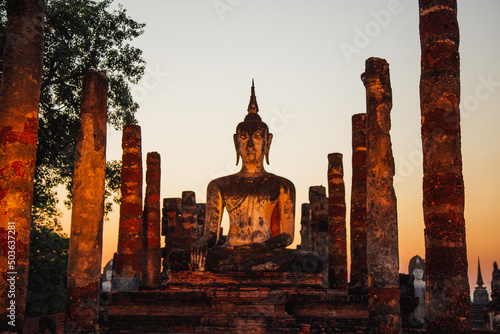 Fototapeta Sunset at Wat Mahathat buddha and temple in Sukhothai Historical Park