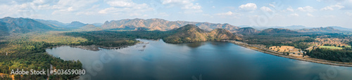 Fotografia Aerial view of Chao Ram Reservoir in Sukhothai, Thailand